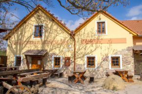 Restaurace & Penzion U Tří Jasanů